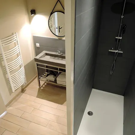 Jolie Maison Proche De La *